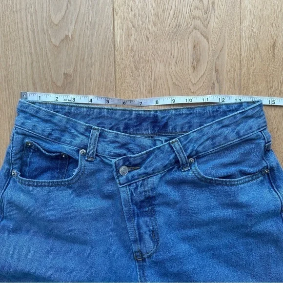 CRISS CROSS BUTTON FRONT MID RISE JEANS - M - Picture 5 of 14